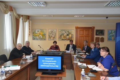 Рассмотрен проект закона, предусматривающий дополнительные меры социальной поддержки для детей-сирот